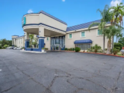 Clarion Inn & Suites Central Clearwater Beach Hotels in Clearwater