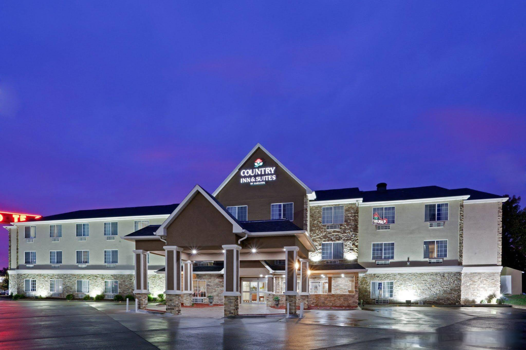 Country Inn & Suites by Radisson, Topeka West, KS