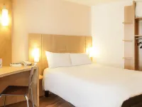 Ibis Poitiers Centre Hotels near Mde - Student House De Poitiers