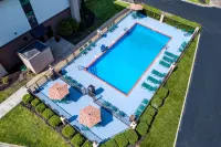 Hampton Inn Batesville - Pools