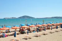 Sea Breeze Seafront Flat