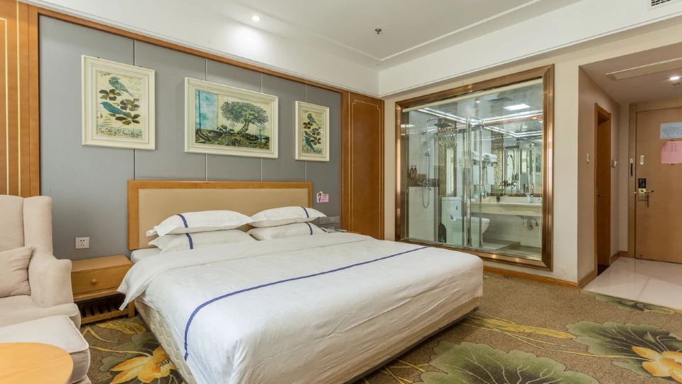 Jiutong International Hotel (Lianyungang Station Yanhe Lane)