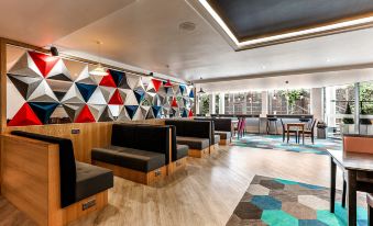 Holiday Inn Express London-Hammersmith, an IHG Hotel