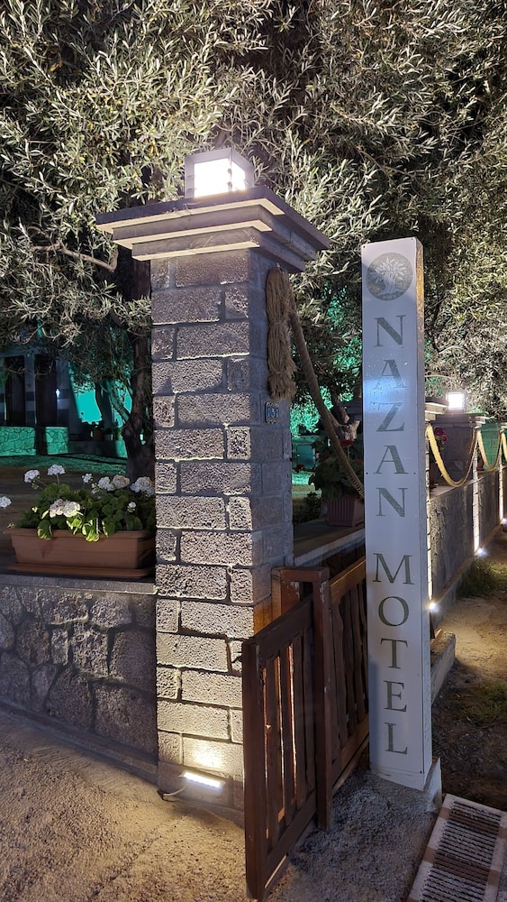 Assos Nazan Motel Restoran Beach