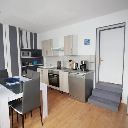 Santorini - Design Apartment in the Heart of Fere