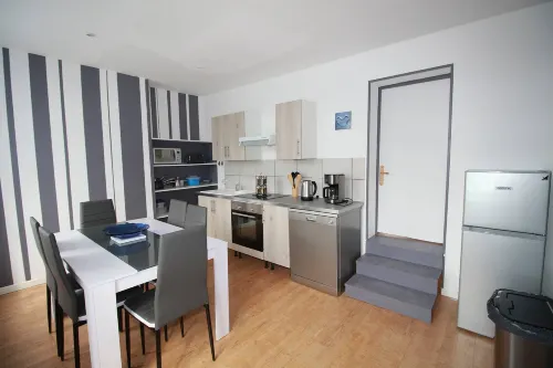 Santorini - Design Apartment in the Heart of Fere Hotels in Coucy-le-Chateau-Auffrique