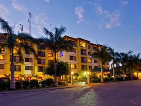 Sea Cliff Court Hotel & Luxury Apartments