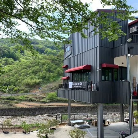 Gurye Jirisan Rosinante House Pension Отели в г. Куре