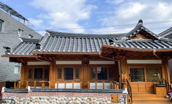 Suwon Yeoyeojae Hanok Pension