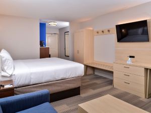 Holiday Inn Express & Suites Cincinnati - Mason