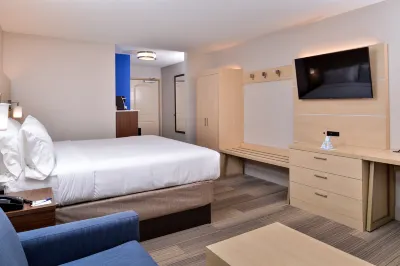 Holiday Inn Express & Suites Cincinnati - Mason Hotels in Landen