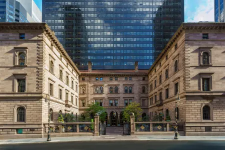 Lotte New York Palace Отели рядом с достопримечательностью «Chatham Square»
