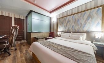 Gunsan Hotel Cello