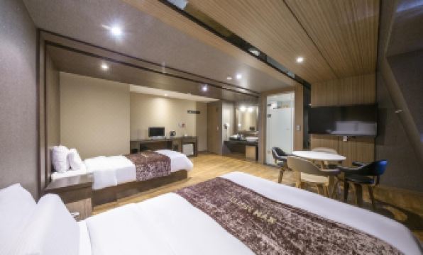 4. XYM디자인모텔..