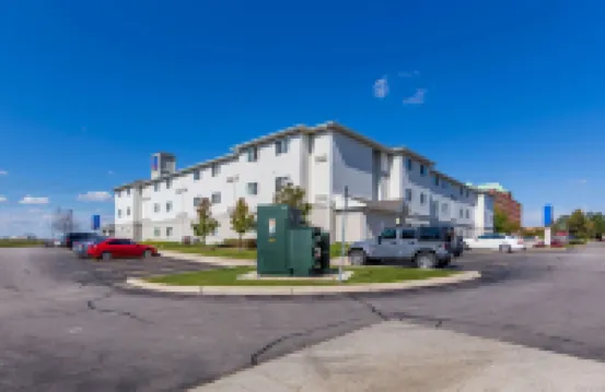 Studio 6 Toronto - Mississauga with Kitchenettes