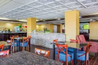 Quality Inn & Suites Near Robins Air Force Base - breakfast