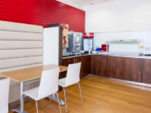 Travelodge London Kew Bridge Hotel โรงแรมใกล้Chiswick House