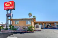Econo Lodge on Historic Route 66 Hotel dekat Calico Ghost Town