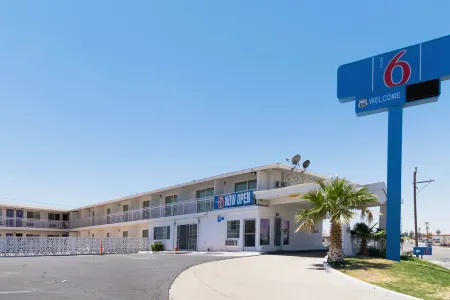 Motel 6 Barstow, CA - Route 66