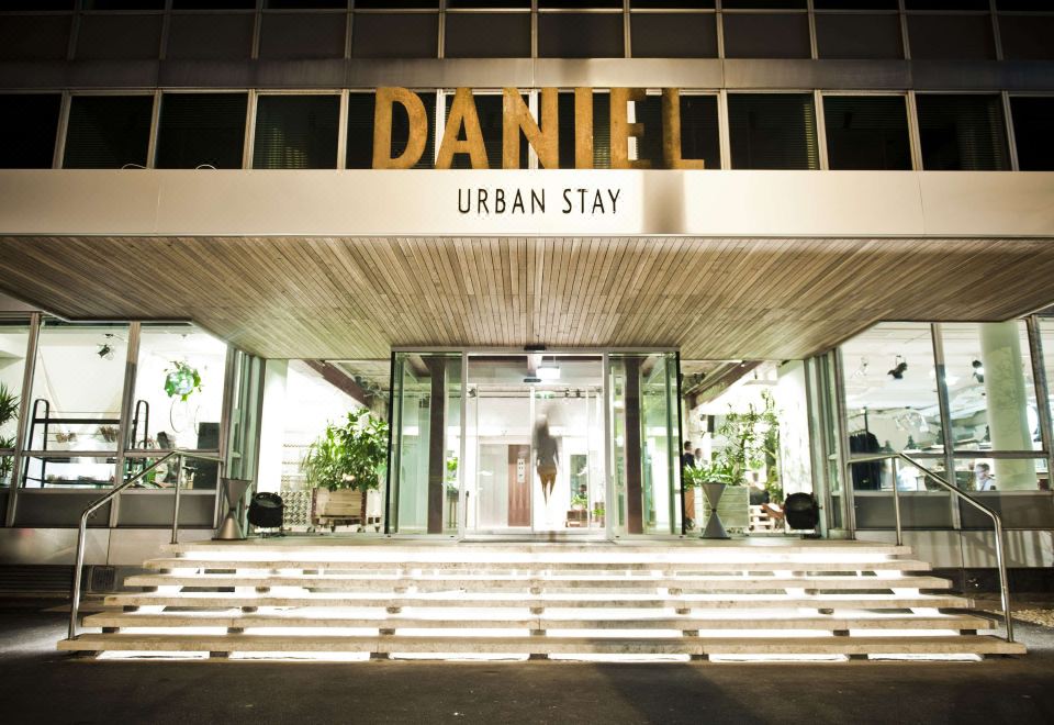 5. Hotel Da..
