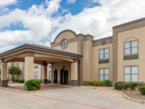 Quality Suites Sherman Hotels in Sherman