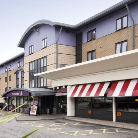 Premier Inn Leeds City Centre (Wellington Street) Отели рядом с достопримечательностью «Конференц-центр Centenary Pavilion»