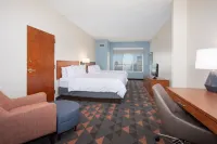 Holiday Inn & Suites Goodyear - West Phoenix Area Hotels near Walmart Garden Center
