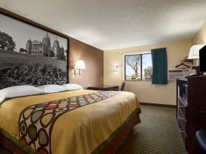 Super 8 by Wyndham Cedar Rapids