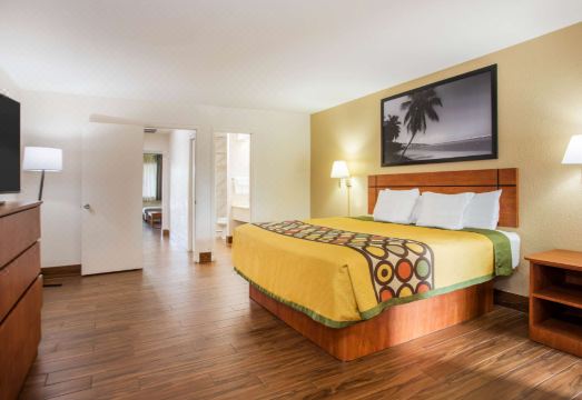 1. 슈퍼 8 바이 ..