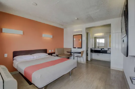 Motel 6 San Antonio, TX - Fort Sam Houston Hotels near James Park