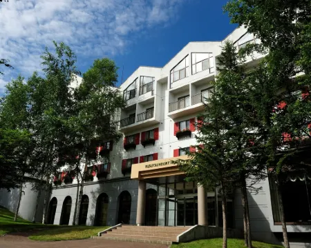 Rusutsu Resort Hotel & Convention Hotels in Rusutsu
