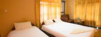 Hotel Lumbini Garden New Crystal Hotel berhampiran Myanmar Golden Monastery