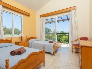 Sun Beach Villa Thio: Large Private Pool, Walk to Beach, A/C, WiFi