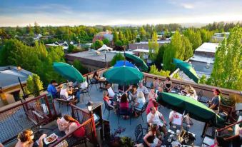 McMenamins Hotel Oregon