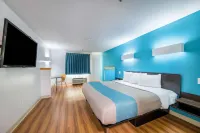 Motel 6 Decatur, TX - 2-Star