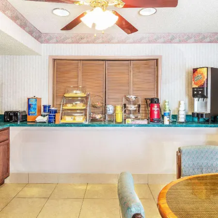Days Inn by Wyndham Panama City/Callaway