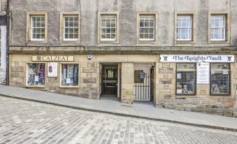 Altido Cosy 1 Bed Flat Next to Grassmarket and Royal Mile