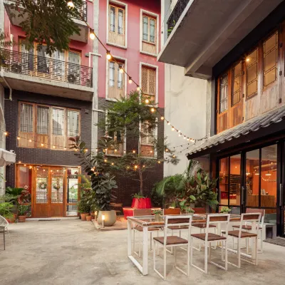 House of PaPa Bangkok Siam Отели рядом с достопримечательностью «Ват Джао Ам»