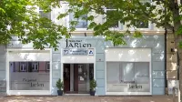 Pensjonat Jarlen Hotels in Tiller