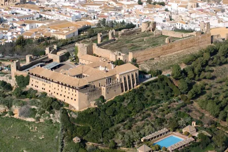 Parador de Carmona Отели рядом с достопримечательностью «Alcazar de la Puerta de Sevilla»