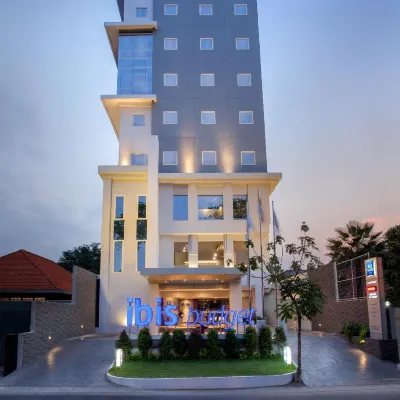 Ibis Budget Surabaya Diponegoro Hotels near Bungkul Park