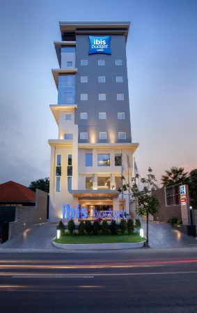 Ibis Budget Surabaya Diponegoro Отели рядом с достопримечательностью «Зоопарк Сурабая»