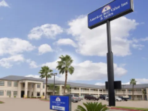 Deluxe Inn and Suites Hotels in Willacy County