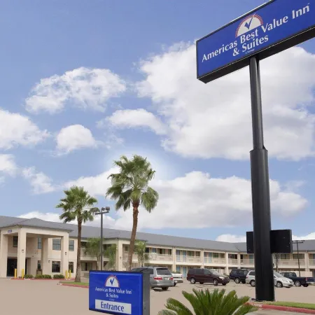Deluxe Inn and Suites