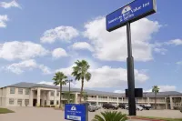 Deluxe Inn and Suites