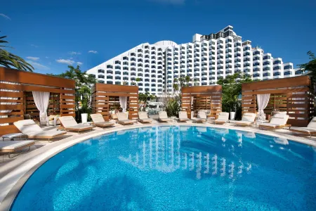 Crown Metropol Perth Отели рядом с достопримечательностью «Barracks Arch»