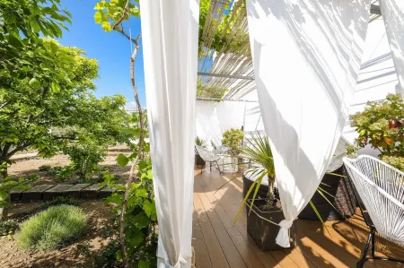 Hotel Abril 37 Отели рядом с достопримечательностью «Es Bot - Algaiarens»