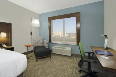 Holiday Inn Express & Suites Columbus North