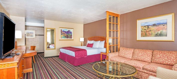 Days Inn & Suites by Wyndham Logan Các khách sạn ở Logan
