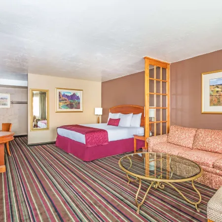 Days Inn & Suites by Wyndham Logan Отели в г. Логан